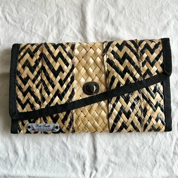 Ruth Smith / Handwoven Straw Clutch / Staniel Cay, Bahamas - Picture 1 of 8